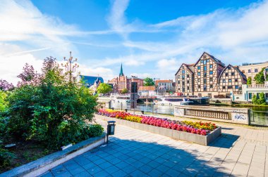 Old Town ve tahıl ambarları Brda nehrin yanında. Bydgoszcz, Polonya.