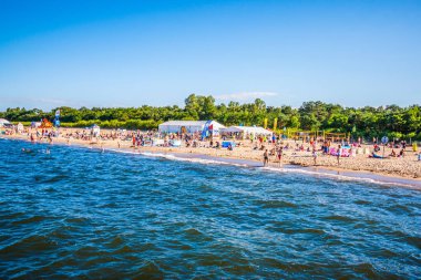Gdansk, Polonya - 14 Ağustos 2017: İnsanlar üzerinde plaj, Baltık Denizi Gdansk 