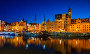 motlawa nehir yansıma ile gece Gdansk