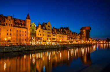 motlawa nehir yansıma ile gece Gdansk