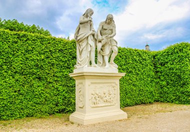 Heykel Viyana Belvedere bahçesinde görünümünü