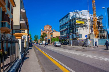 San Gimignano köyü üzerindeki insanlar, Toskana, İtalya