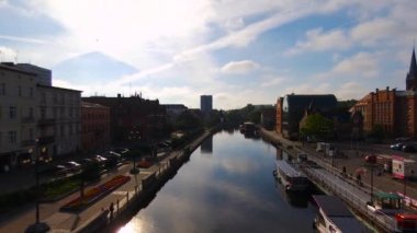 Havadan görünümü. Şehir Bydgoszcz Polonya Brda nehrin yanında tahıl ambarları ile. 