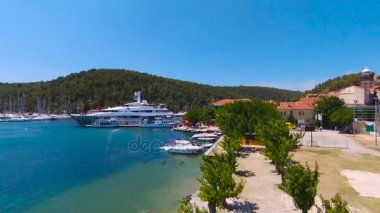 Makarska City, Dalmaçya, Hırvatistan Adriyatik Denizi'nin kristal berraklığında su turkuaz