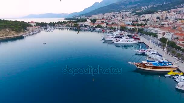 Vista Aérea Makarska Puerto Deportivo Amanecer Con Montaña Biokovo Fondo — Vídeos de Stock