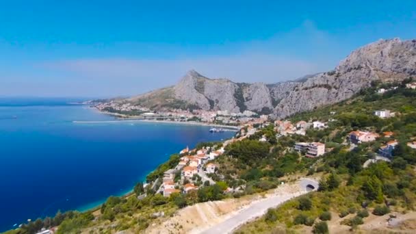 Havadan Görünümü Kasaba Omis Hırvatistan — Stok video