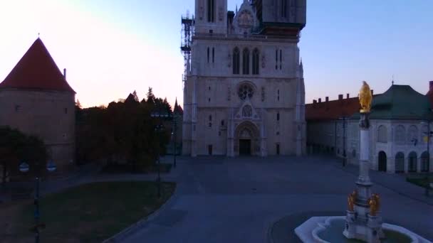 Monumento Santa Maria Con Sole Dietro Esso Sulla Piazza Fronte — Video Stock