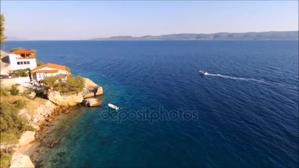 Petit Village et Plage près de Omis - Mimice, Dalmatie, Croatie  