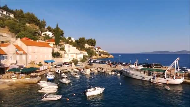 Kleine Dorp Strand Buurt Van Omis Mimice Dalmatië Kroatië — Stockvideo