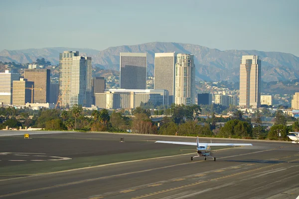 SANTA MONICA, CALIFORNIE États-Unis - 07 OCT 2016 : stationnement des avions à l'aéroport — Photo