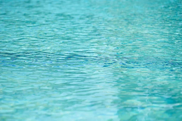 Piscina azul ondulado detalhe da água — Fotografia de Stock