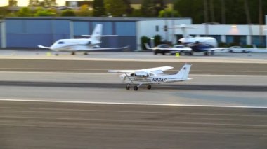 Santa Monica, Kaliforniya ABD - 07 Ekim 2016: Uçak piste iniş