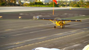 Santa Monica, Kaliforniya ABD - 07 Ekim 2016: Uçak piste iniş