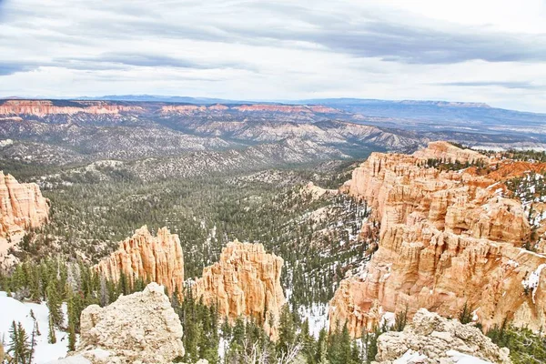 Increíblemente hermoso paisaje en Bryce Canyon National Park, Utah, EE.UU. —  Fotos de Stock