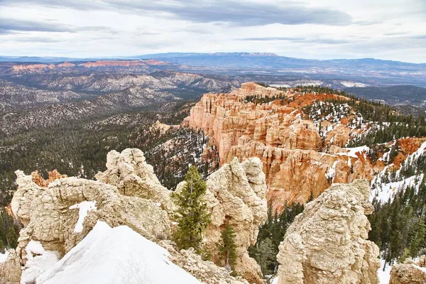 Increíblemente hermoso paisaje en Bryce Canyon National Park, Utah, EE.UU. —  Fotos de Stock