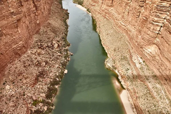 Increíblemente hermosa vista desde el bridige Navajo en el Gran Cañón, Arizona, EE.UU. — Foto de Stock