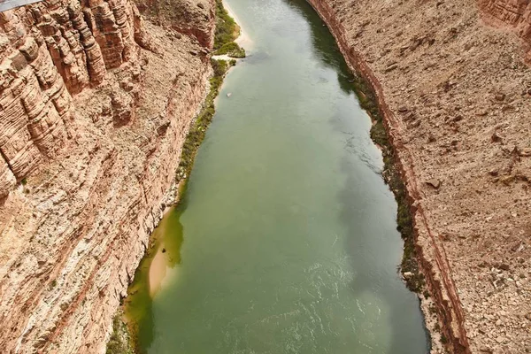 Increíblemente hermosa vista desde el bridige Navajo en el Gran Cañón, Arizona, EE.UU. — Foto de Stock