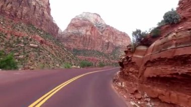 Zion National Park, Washington County, Utah ABD inanılmaz güzel manzara. Yol boyunca pürüzsüz kamera hareketi.