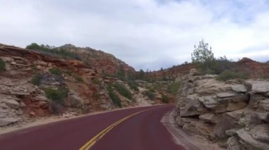 Zion National Park, Washington County, Utah ABD inanılmaz güzel manzara. Yol boyunca pürüzsüz kamera hareketi.