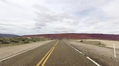 İnanılmaz güzel bahar manzara Utah. POV sürüş yol. Jeolojik oluşum hava su erozyonu. Doğa ekolojik hassas peyzaj ve Turizm hedef