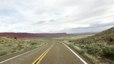 İnanılmaz güzel bahar manzara Utah. POV sürüş yol. Jeolojik oluşum hava su erozyonu. Doğa ekolojik hassas peyzaj ve Turizm hedef
