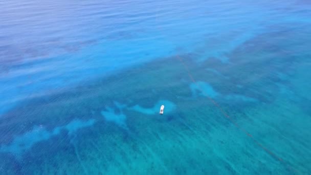 Aerial drone shot. Flight over the beautiful bay. View of the boat in the distance from a birds eye view. Turquoise water of the Caribbean Sea. Riviera Maya Mexico — Stock Video