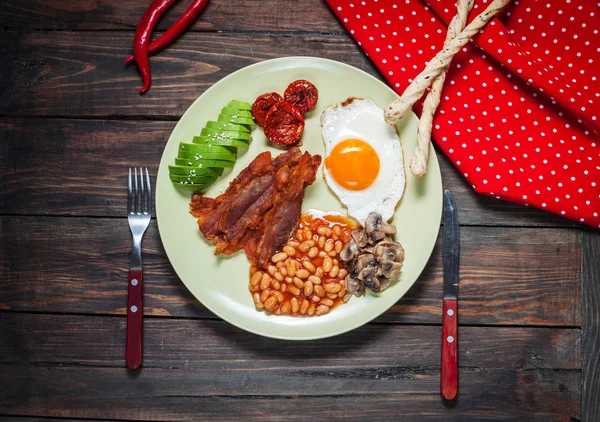 stock image English breakfast of bacon, fried egg, beans, mushrooms, avocado