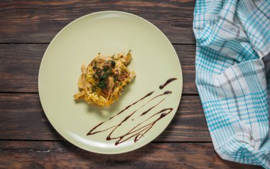 Pişmiş et, sağlıklı lezzetli İtalyan spagetti makarna mutfağı yemek yemek için