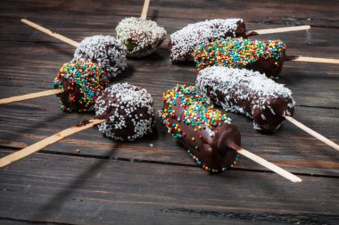 Chocobanana - Guatemala donmuş muzu, geleneksel tatlı Sıcak çikolatanın içine daldırma