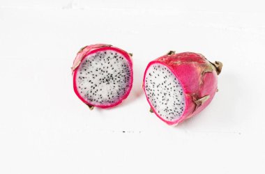 Pembe pitaya sulu ahşap masa