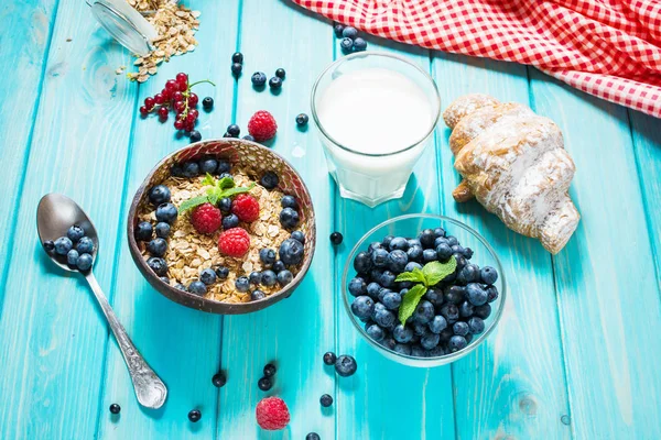 Multigrain wholewheat healthy cereals with fresh berry for breakfast