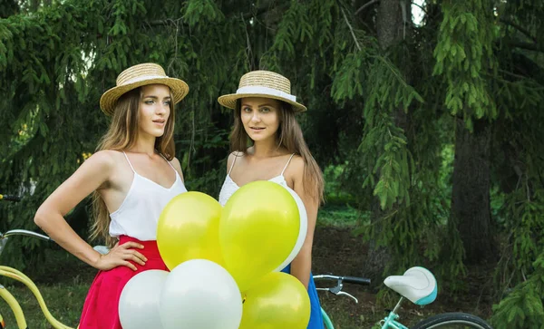 Young beautiful girls with baloons in the park — Stock Photo, Image