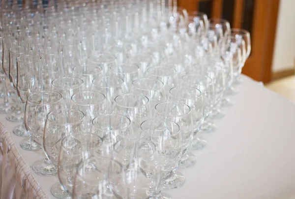 Daha önce fourchette açık ve kristal kadehlerin