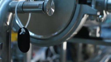 Eczanedeki su hazırlama, temizlik ve tedavi için ilaç teknolojisi ekipmanı tesisi.