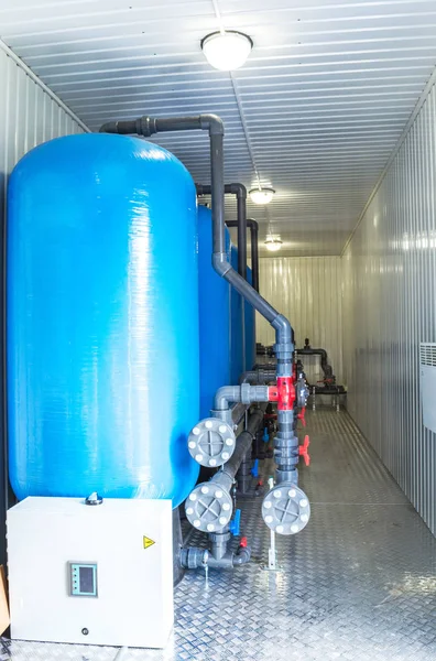 Equipo de filtro de purificación de agua en taller de planta —  Fotos de Stock
