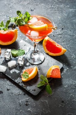 Margarita kokteyl greyfurt suyu, soğuk yaz narenciye serinletici içecek veya buzlu içecek.