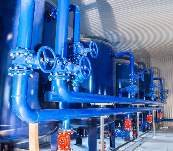 Filteranlagen zur Wasseraufbereitung in der Anlagenwerkstatt — Stockfoto