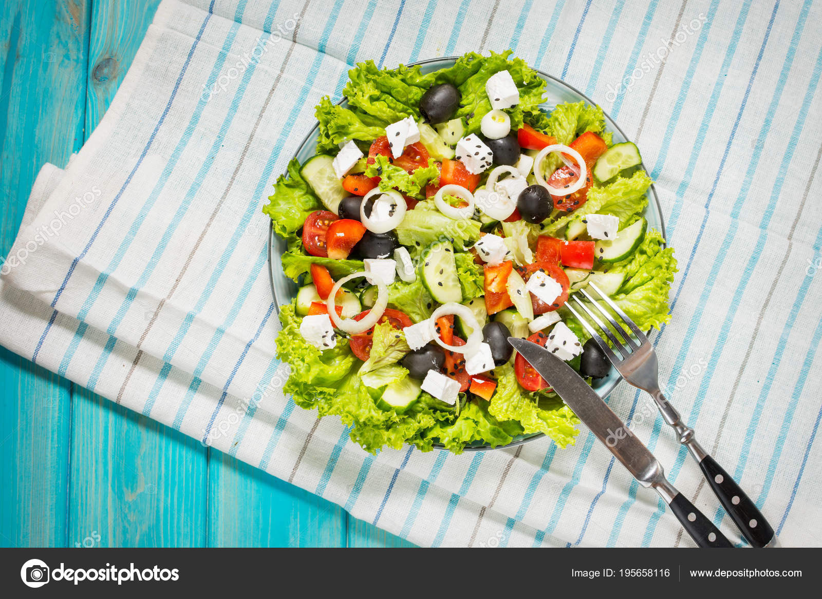 Salade Grecque Traditionnelle Avec Des Legumes Frais Fromage Feta