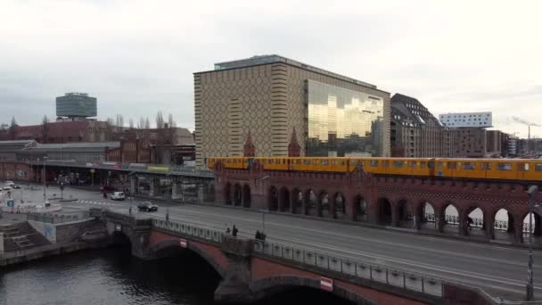 Německo Berlín Prosinec 2019 Letecké Záběry Berlína Přes Most Oberbaum — Stock video