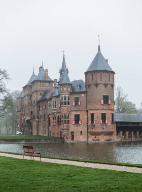 Utrecht yakınlarındaki Antik De Haar kalesi. Hollanda 'nın önemli bir turistik merkezi..