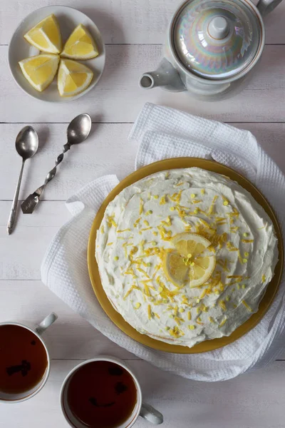 레몬 묘미와 크림 스펀지 케이크 — 스톡 사진