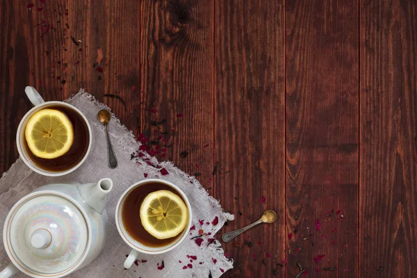 Šálky čaje citron a konvice — Stock fotografie