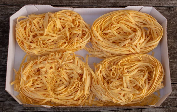 Hoe pasta concept te koken. Droge Italiaanse pasta achtergrond — Stockfoto