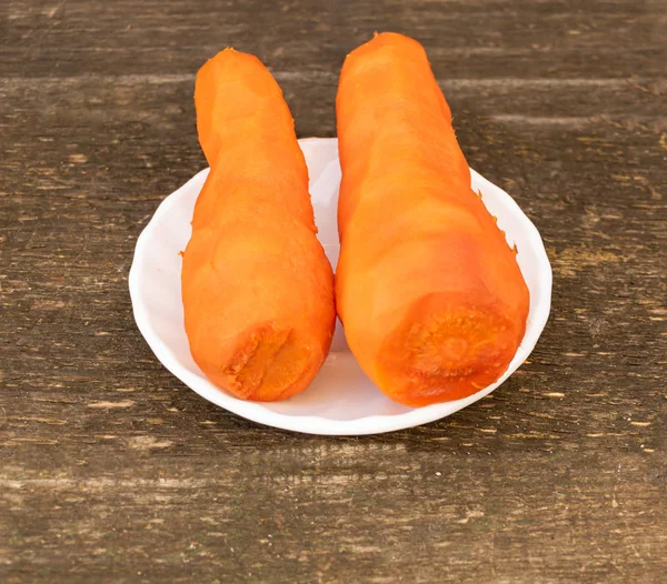 Carrot properties and benefits for health. Fresh carrots on a wooden background — Stock Photo, Image