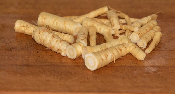 Sliced parsley roots in the process of cooking. beneficial and aromatic roots — Stock Photo, Image
