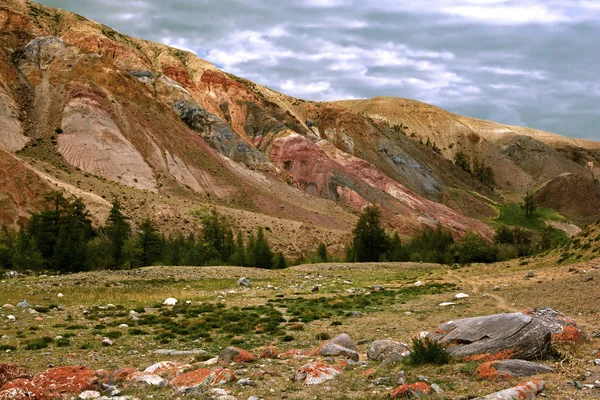 Altay dağlarında renkli manzara — Stok fotoğraf