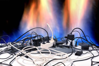 Elektrik kısa devre. Elektrik ağ yüklemesi