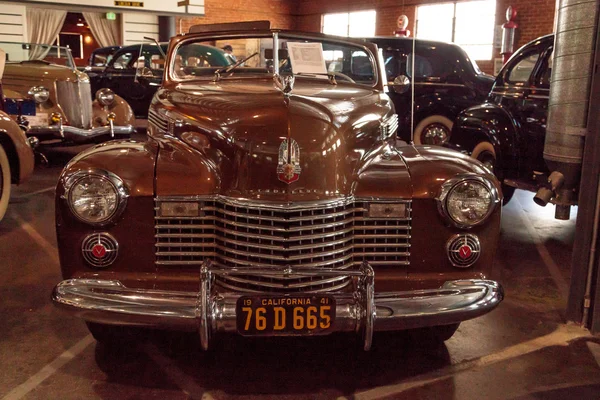 Red 1941 Cadillac kabriolet — Stock fotografie