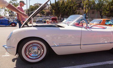 Beyaz 1954 Chevrolet Corvette 