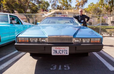  Siyah 1983 Aston Martin Lagonda